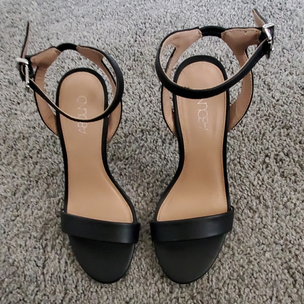 Shoes - Picture 4 of 5